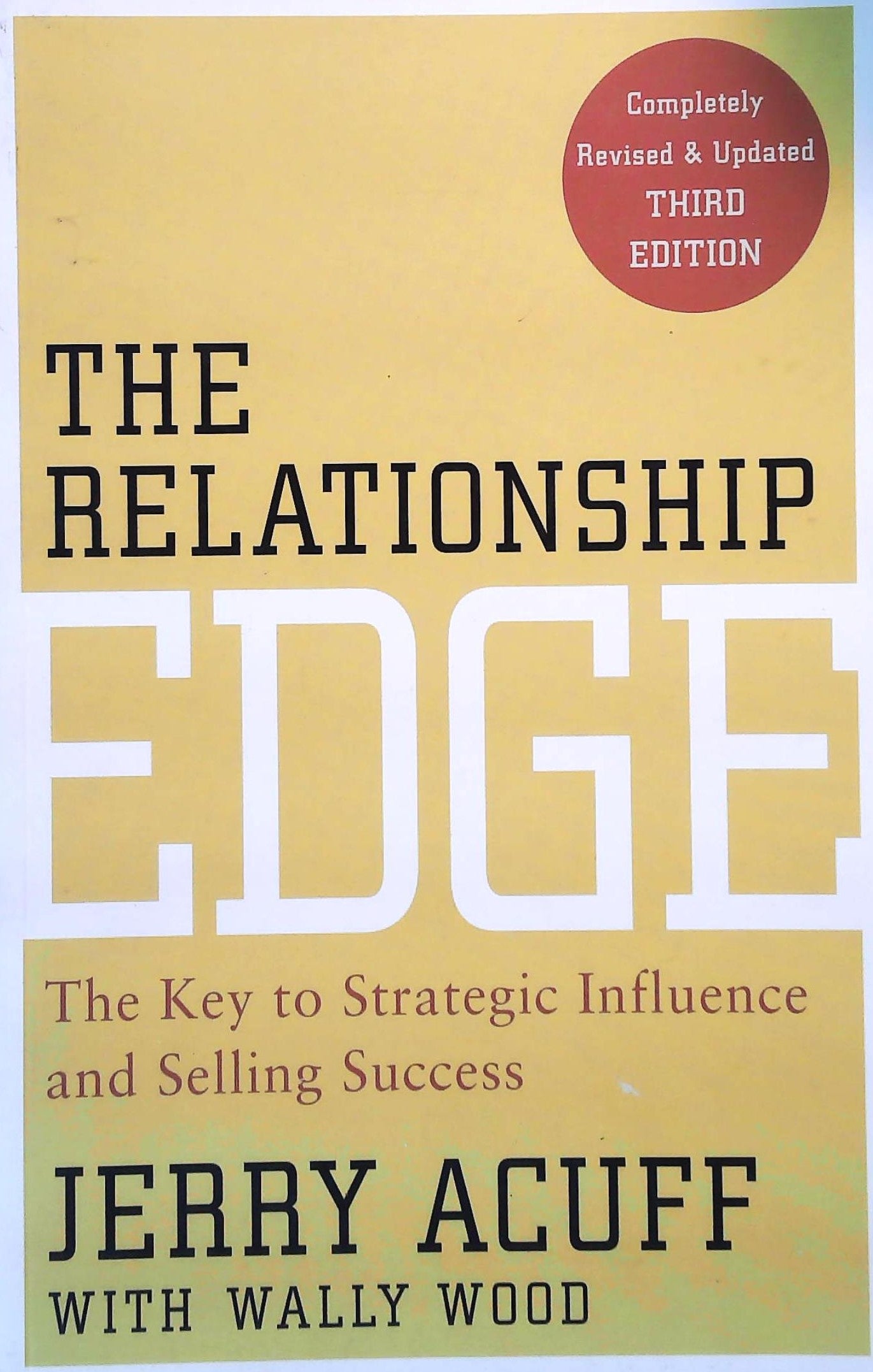 Livre The Relationship Edge: The Key to Strategic Influence and Selling Success - Jerry Axuff (Li...