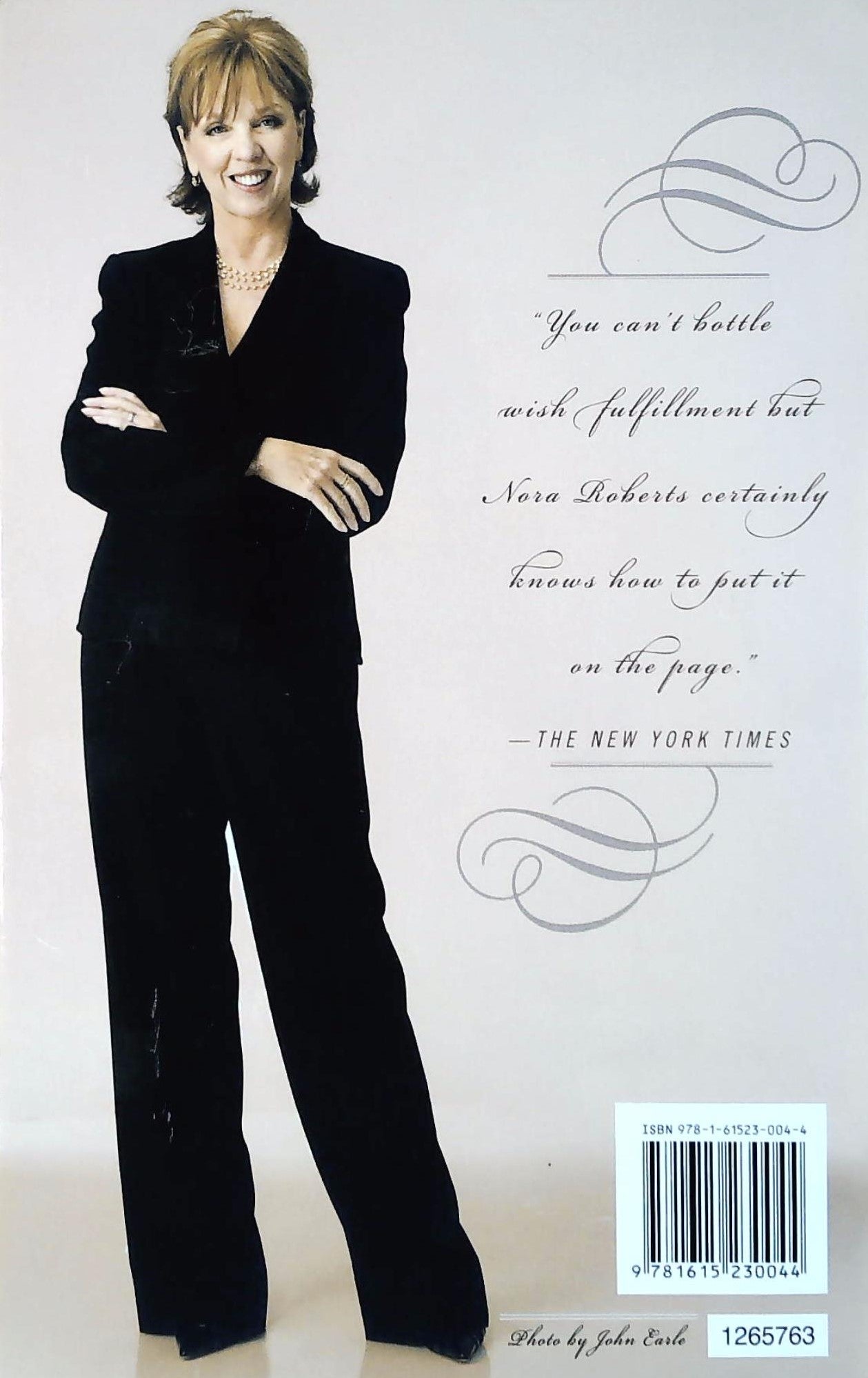 Vision in White (Nora Roberts)