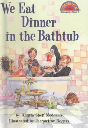Livre We Eat Dinner in the Bathtub - Angela Shelf Medearis (Livre d'occasion)