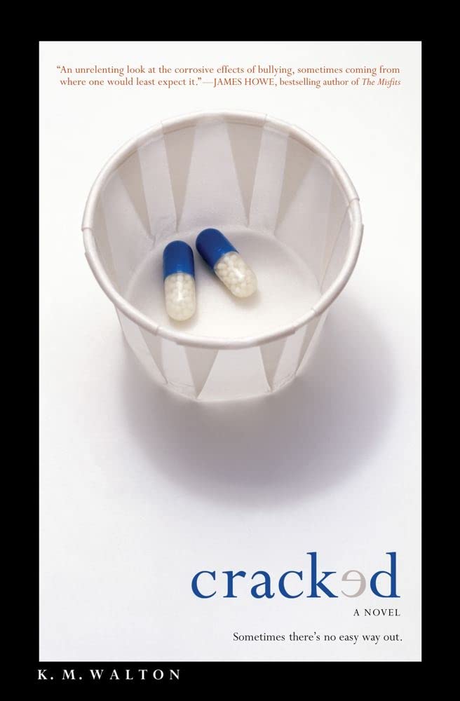 Livre Cracked - K.M. Walton (Livre d'occasion) - ISBN 1442429178