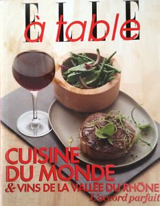 Elle à table