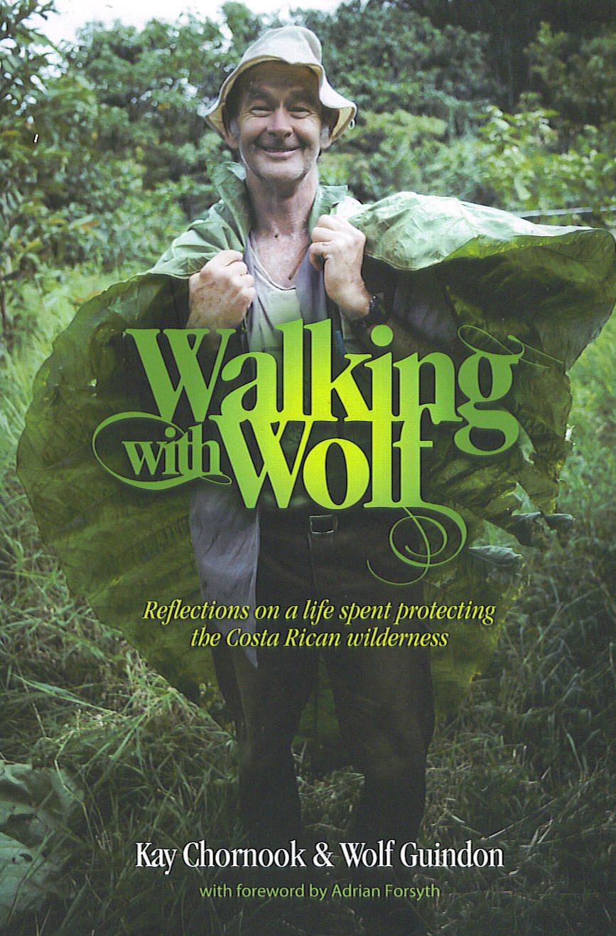 Livre ISBN  Walking with Wolf: Reflections on a Life Spent Protecting the Costa Rican Wilderness (Kay Chornook)
